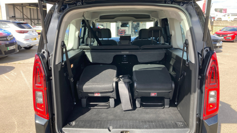Vauxhall Combo Life 100kW Design XL 52kWh 5dr Auto [7 Seat] Electric Estate